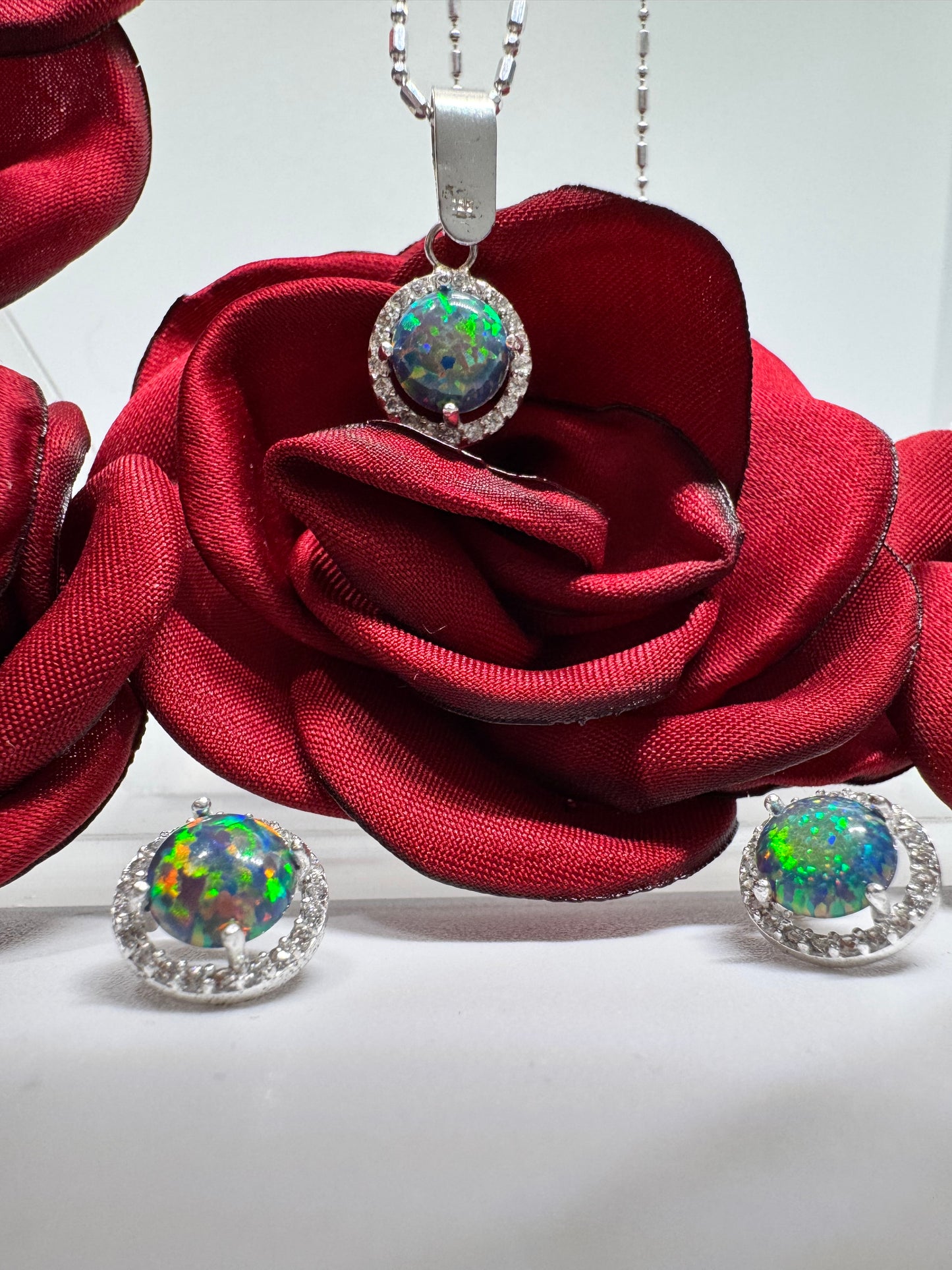 Ensemble d'opale de différentes couleurs en argent .925