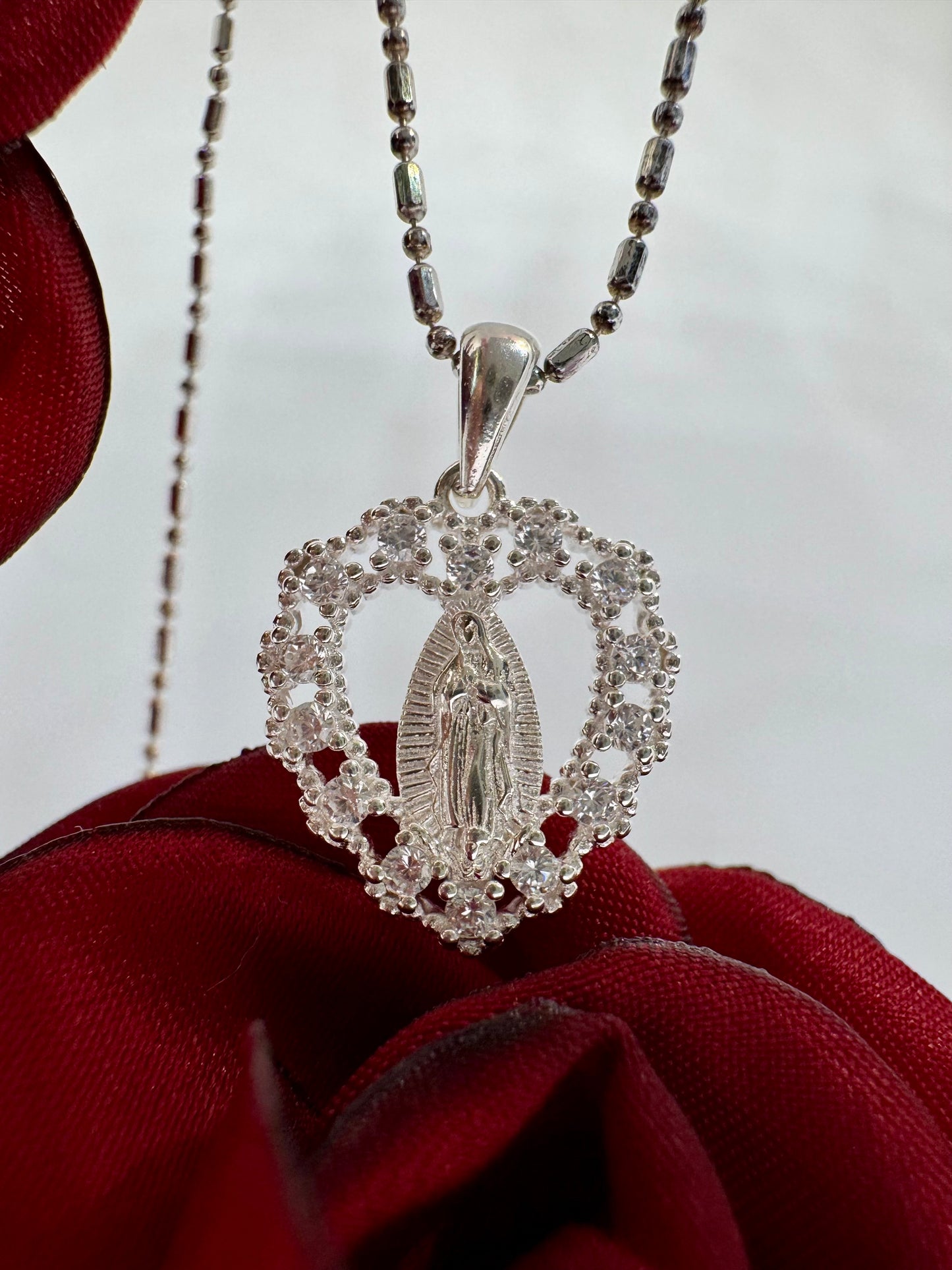 Pendentif Vierge avec zircone en argent 925