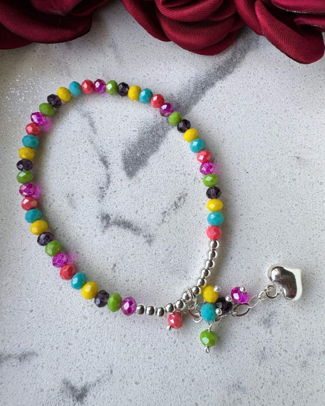 Bracelet en pierres colorées