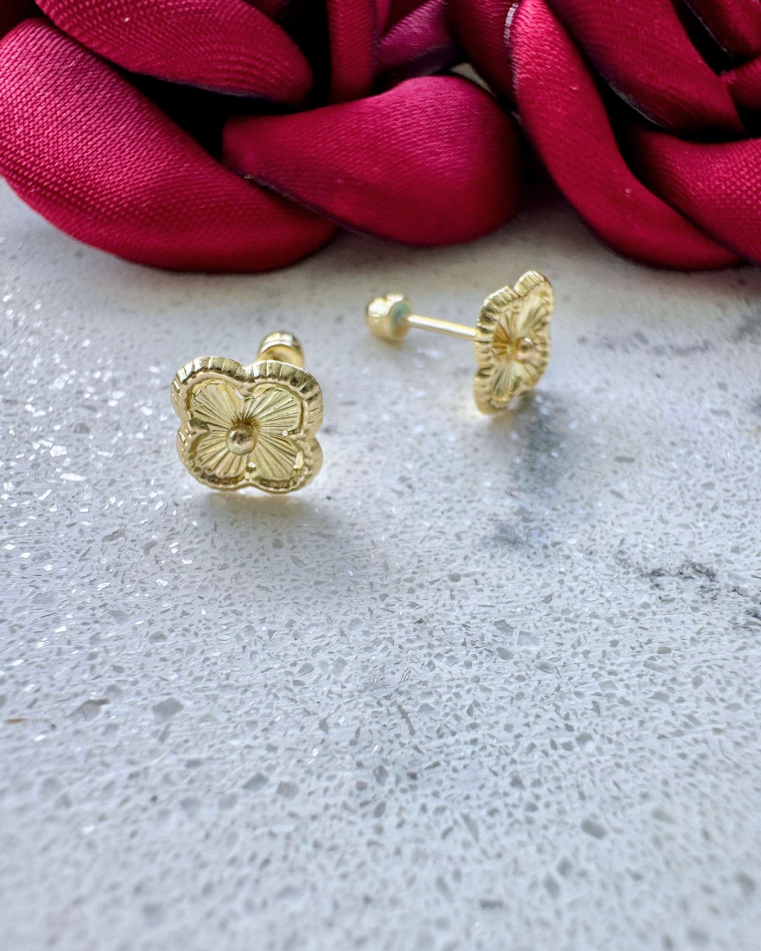 Insp. boucles en OR 10K VAN CLEFF