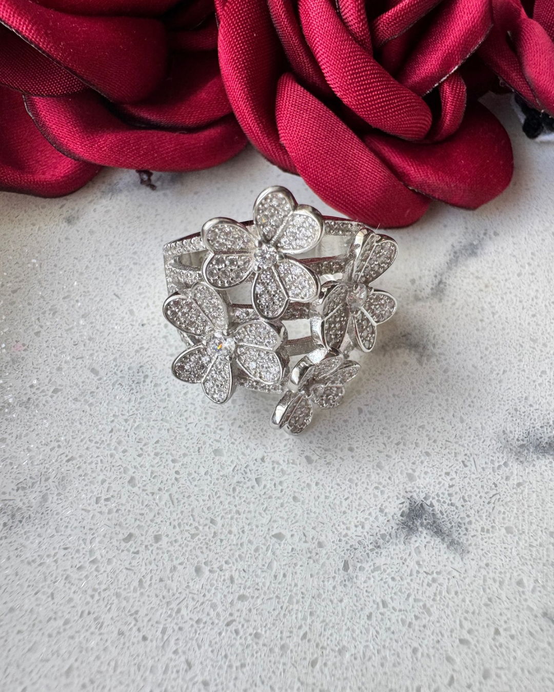 Enchanted ring with 4 flowers made of 925 silver