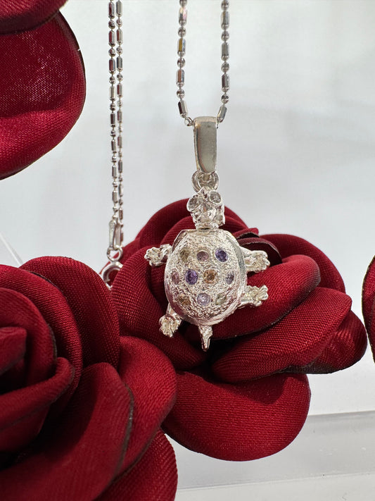 Dije Tortuga con Circonias y  Plata .925