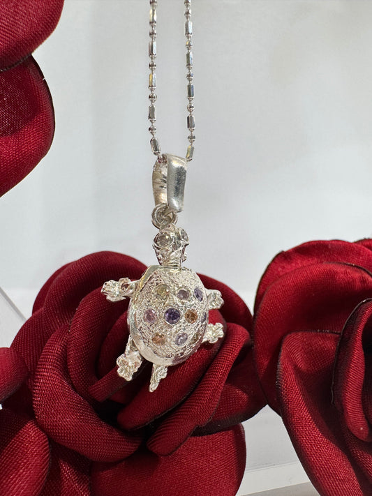 Dije Tortuga con Circonias y  Plata .925