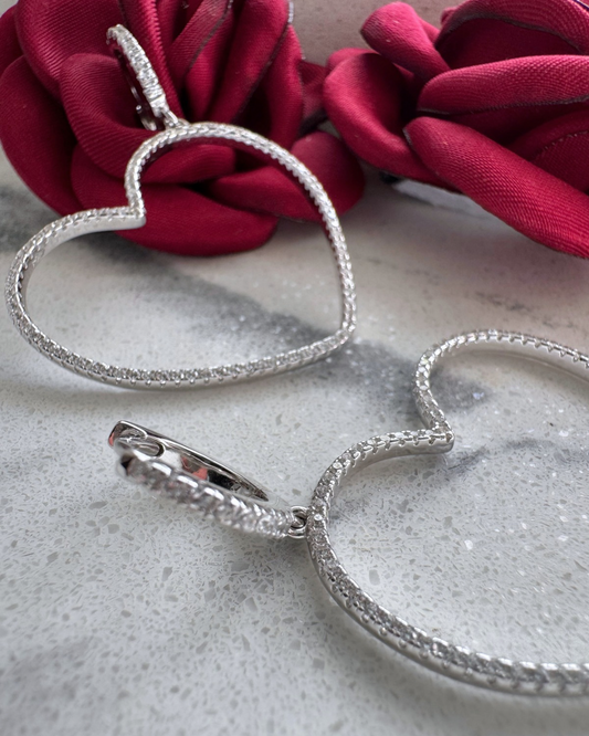 Arracada de corazon con circonias, Plata .925