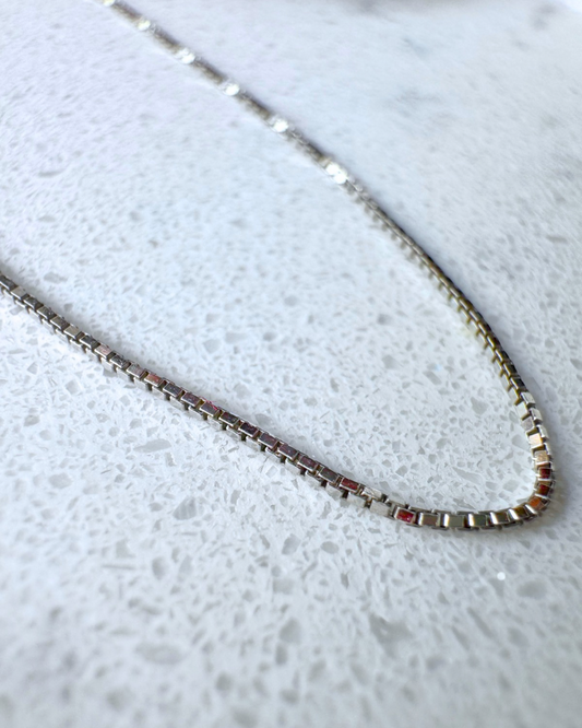 Collier hebdomadaire tricolore en or 10 carats